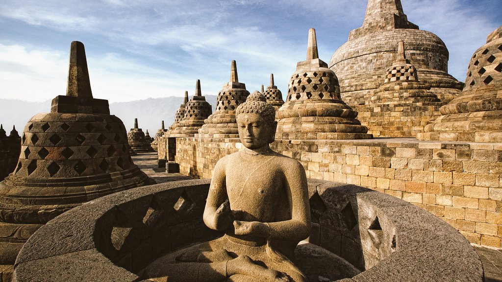 Indonesia 1 - Buddha statue