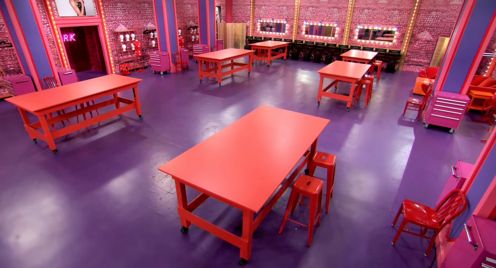 Ru Pauls Drag Race 2 - Show Set with tables and chairs