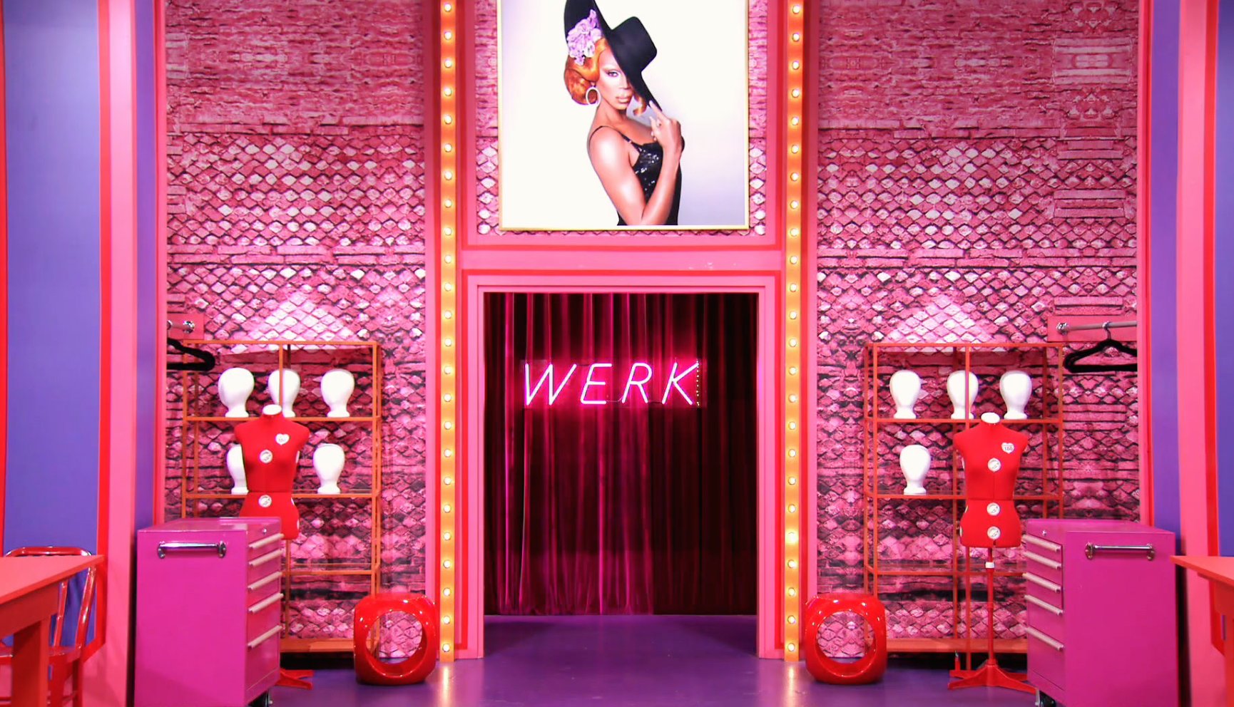 Ru Pauls Drag Race - Show Set and entrance