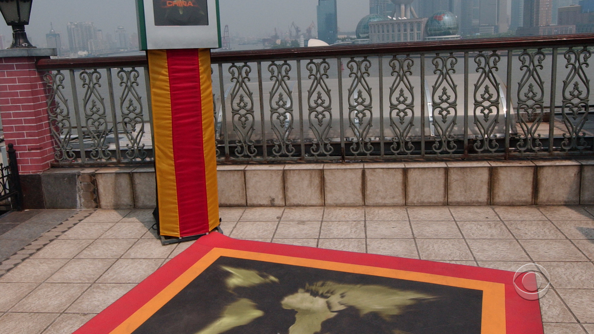 The Amazing Race 3 - China backdrop