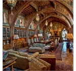 Château de Hearst - Une salle à manger et une bibliothèque dans le manoir du château de Hearst
